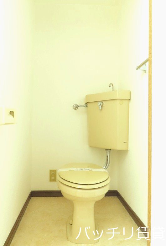 トイレ　＊画像は別部屋の為、現状を優先いたします