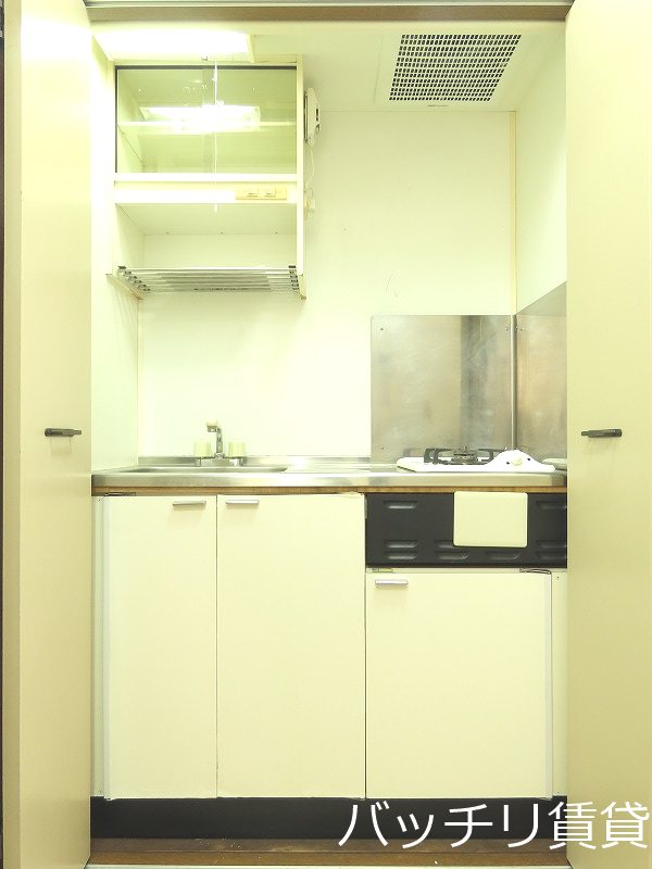 キッチン　＊画像は別部屋の為、現状を優先いたします