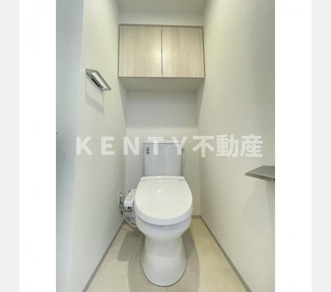トイレ　落ち着いた色調のトイレです