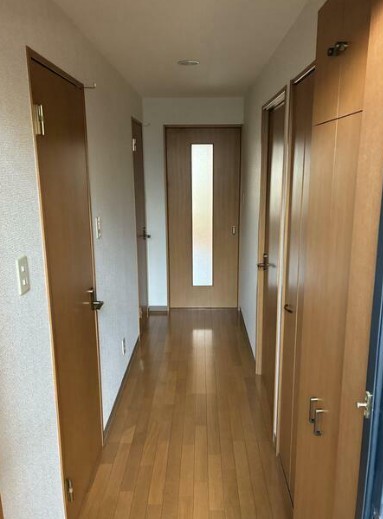 仙台市地下鉄南北線 北四番丁駅 徒歩14分 3階建 築24年の玄関写真