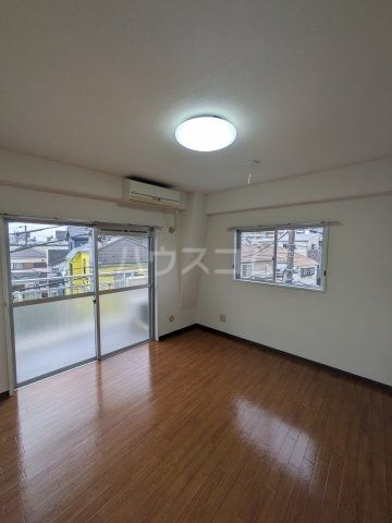 メゾンドールFOCDの居間写真