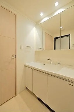 洗面設備　脱衣スペースもあります