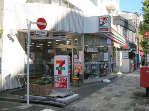 コンビニ　セブンイレブン 港区芝4丁目店（コンビニ）まで137m