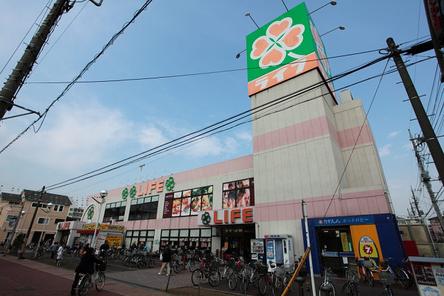 スーパー　ライフ 川崎桜本店（スーパー）まで371m