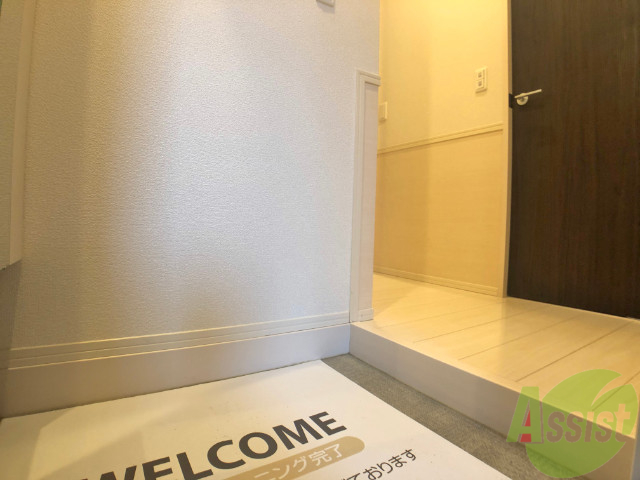 玄関　玄関の様子です。明るい印象ですね。気分もあがりそう。