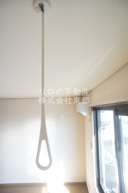 その他設備　室内物干し用金具付！日中の外出や雨の日のお洗濯に便利☆