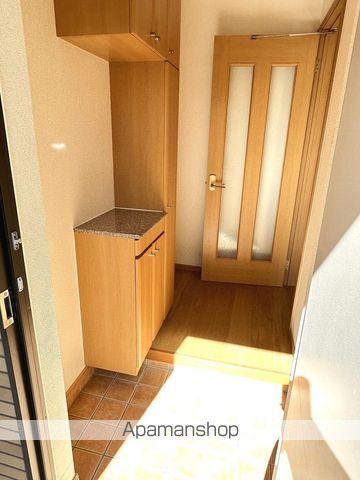 ＪＲ東海道本線 島田駅 バス乗車時間：45分 最寄りバス停で下車 徒歩11分 2階建 築20年の玄関写真