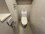 トイレ　落ち着いた色調のトイレです