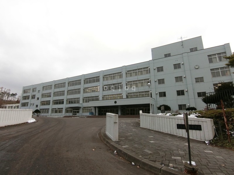 高校・高専　北海道森高校（高校・高専）まで1858m