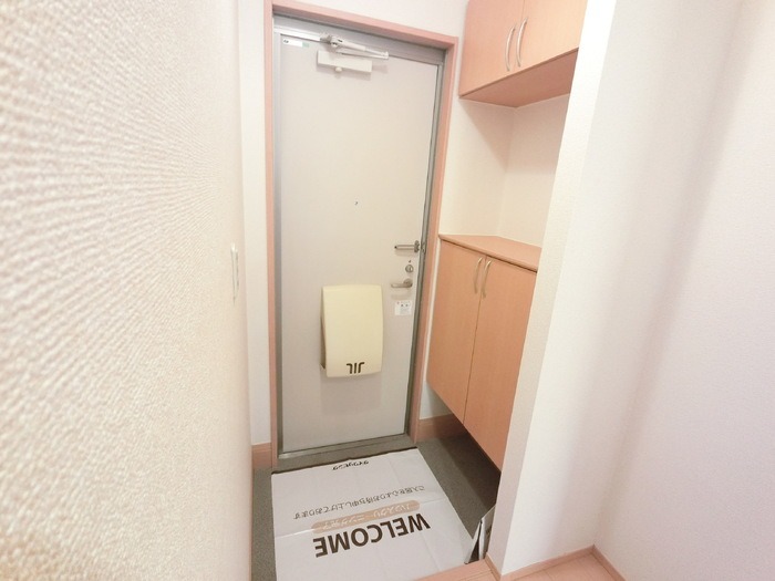 プリムヴェール上並榎 Aの玄関写真