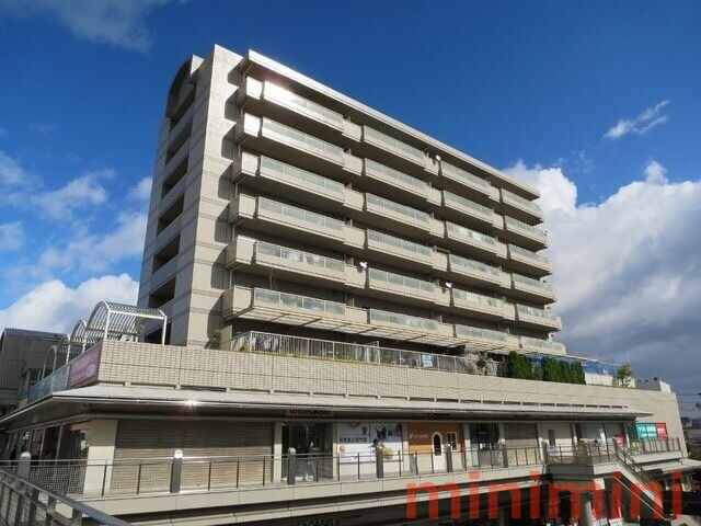 ショッピングセンター　西松屋摂津東正雀店（ショッピングセンター）まで323m