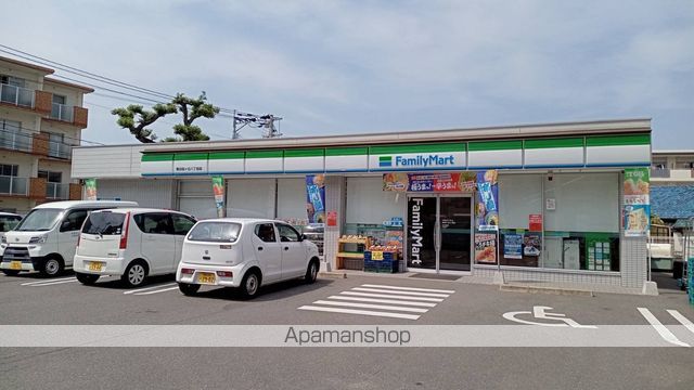 コンビニ　ファミリーマート春日桜ヶ丘八丁目店（コンビニ）まで304m