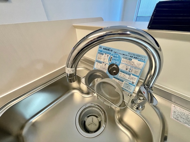 キッチン　自動センサー水栓付き！