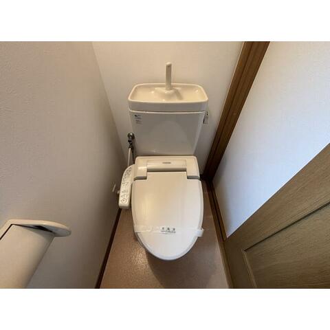 小田急江ノ島線 湘南台駅 徒歩10分 2階建 築23年のトイレ写真