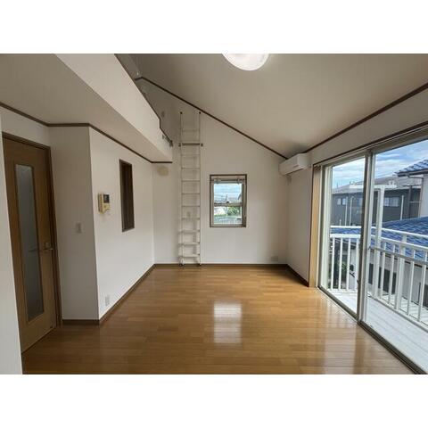 小田急江ノ島線 湘南台駅 徒歩10分 2階建 築23年の居間写真