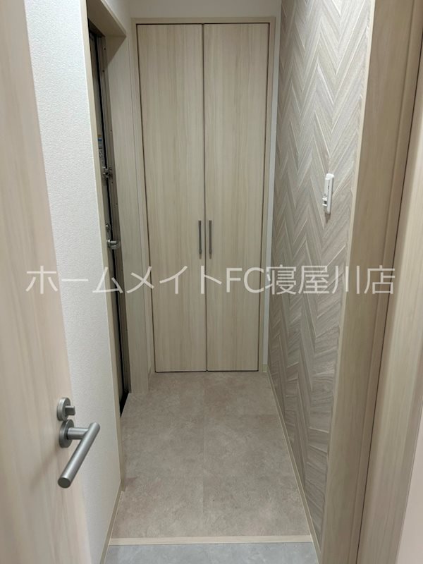 クリエオーレ雁屋西町の玄関写真
