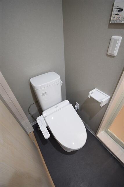 東急東横線 元住吉駅 徒歩14分 3階建 築8年のトイレ写真