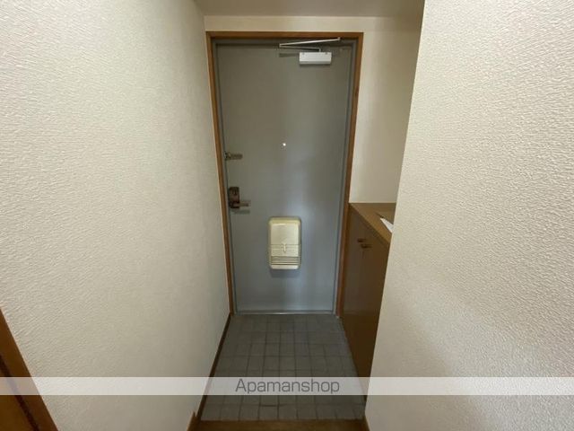ＪＲ予讃線 香西駅 徒歩21分 6階建 築38年の玄関写真