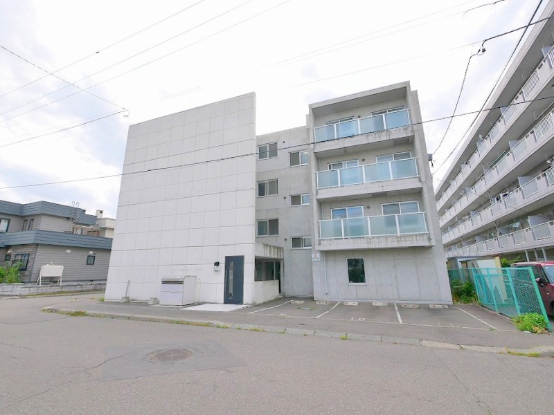 建物外観　コンクリート打ちっぱなしがおしゃれなマンションです♪