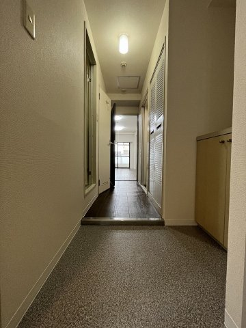 地下鉄四つ橋線 四ツ橋駅 徒歩5分 9階建 築33年の玄関写真