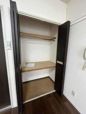 地下鉄四つ橋線 四ツ橋駅 徒歩5分 9階建 築33年の内装写真