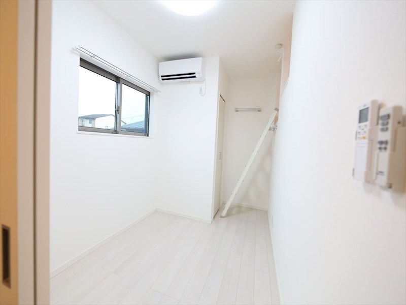 その他部屋・スペース　洋室3.8帖　ロフト4.4帖（収納でもお部屋でも使えます）