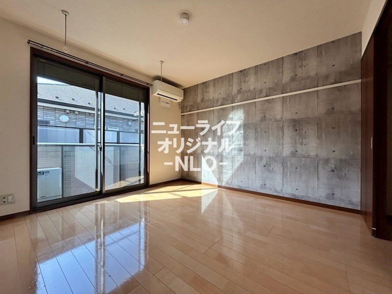 居室・リビング　アクセントクロスが特徴のお部屋です☆