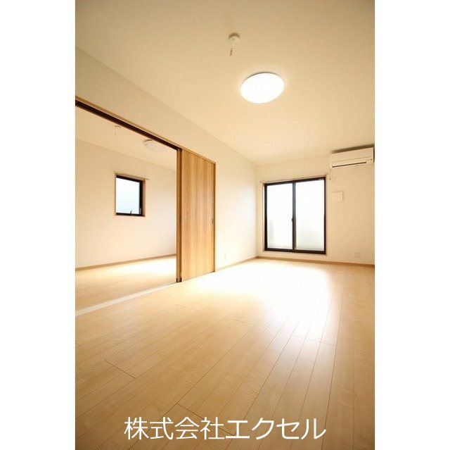 ＪＲ青梅線 福生駅 徒歩11分 2階建 築10年の居間写真