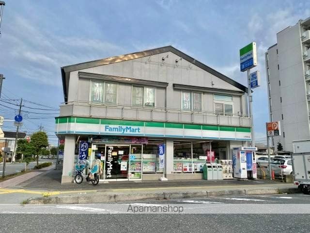 コンビニ　ファミリーマート（コンビニ）まで671m