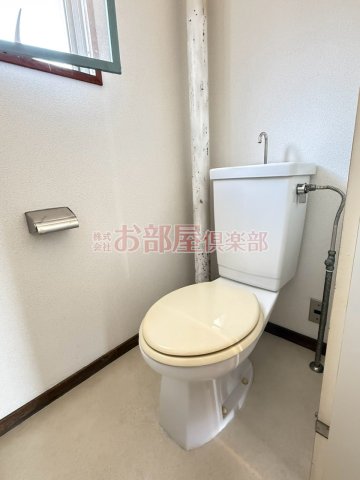 トイレ　温水洗浄便座付いてます。