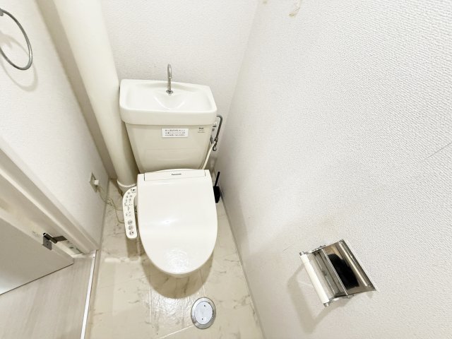 とさでん交通桟橋線 蓮池町通駅 徒歩3分 7階建 築42年のトイレ写真