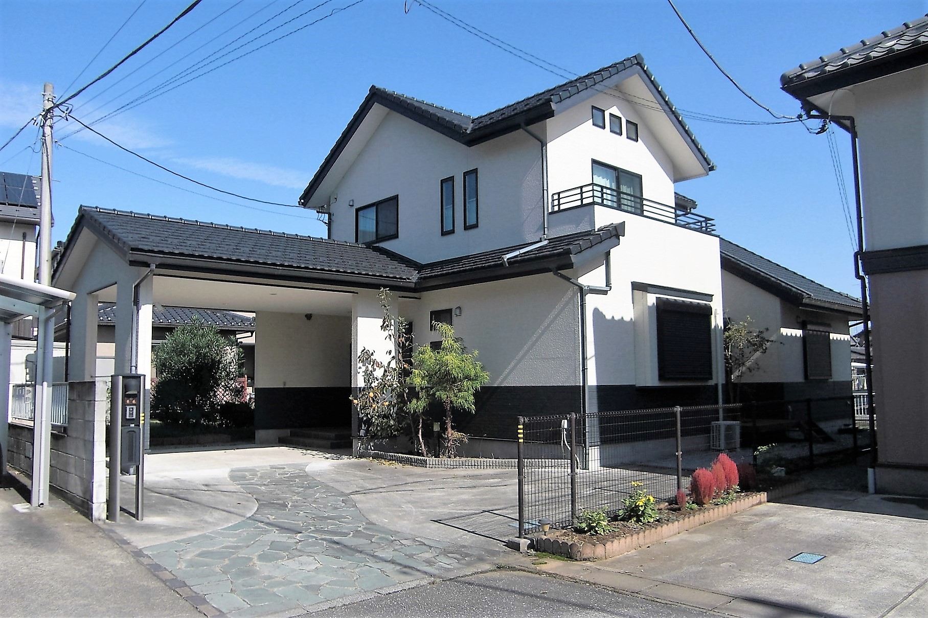 建物外観　人気の一戸建てです。バリアフリーを考慮した3SLDKです。