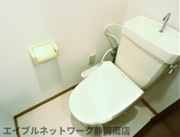 トイレ　温水洗浄便座