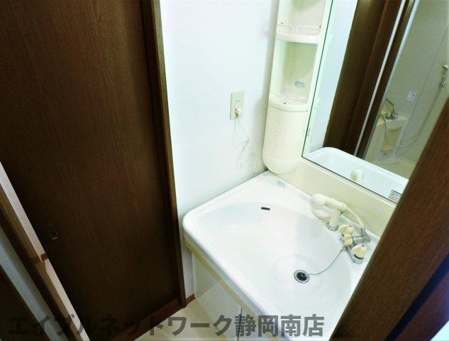 洗面設備　シャワー付き独立洗面台♪
