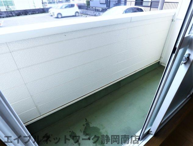 バルコニー　お洗濯にも便利なバルコニー付き
