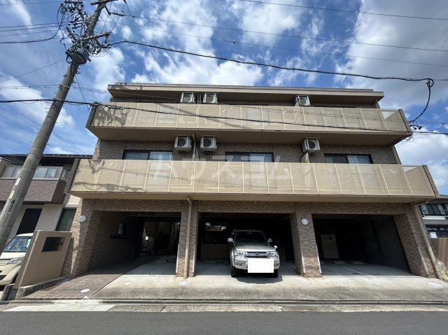 名古屋市中川区東中島町のマンションの建物外観