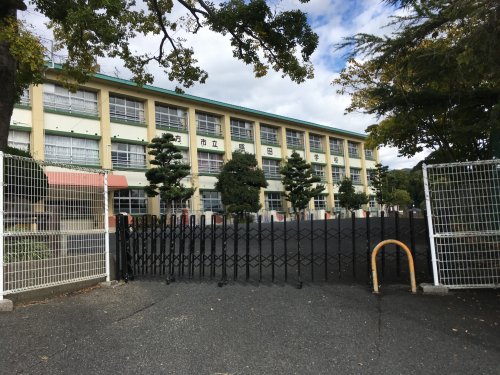 【ドミール ルナFの小学校】