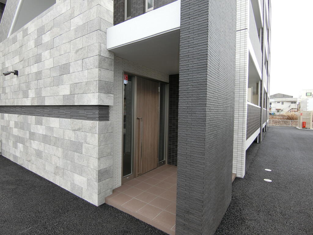 エントランス　オートロック・宅配ボックス完備