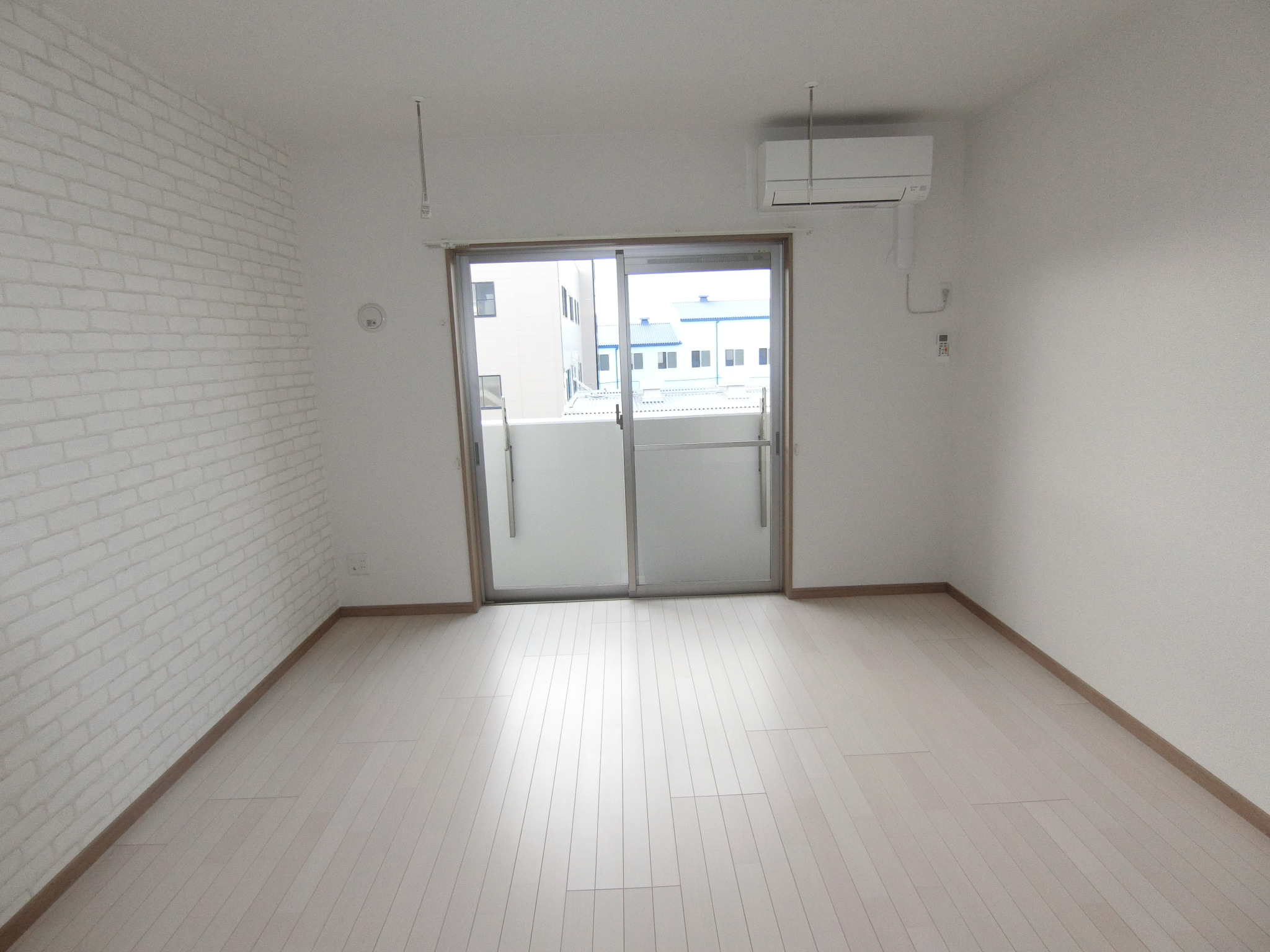 居室・リビング　明るいお部屋です