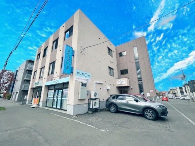 札幌市西区西野二条のマンションの建物外観