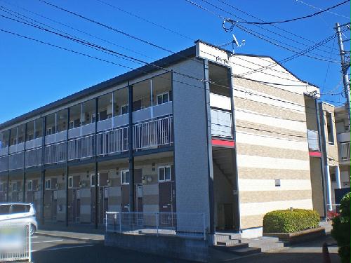 【レオパレスカルチェの建物外観】