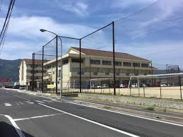 【出雲市矢野町のアパートの中学校】