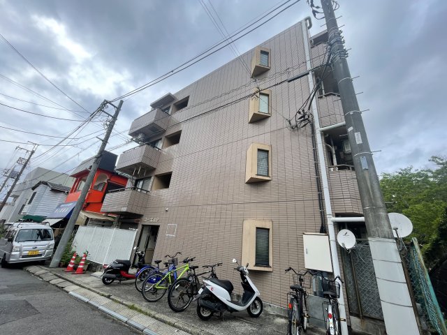 印旛郡酒々井町東酒々井のマンションの建物外観