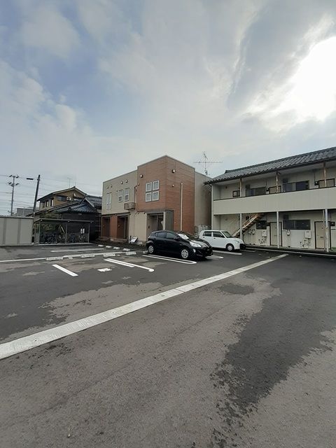 【五泉市南本町のアパートの駐車場】