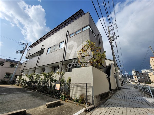 ファミール離宮南館の建物外観