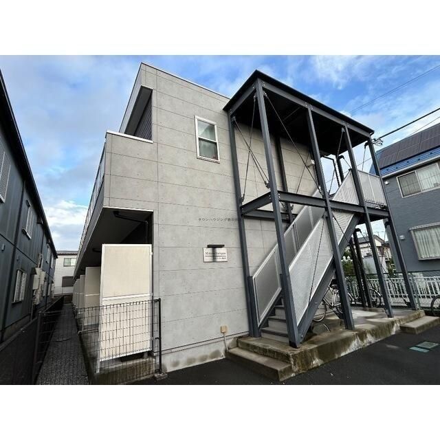 越谷市大字南荻島のアパートの建物外観