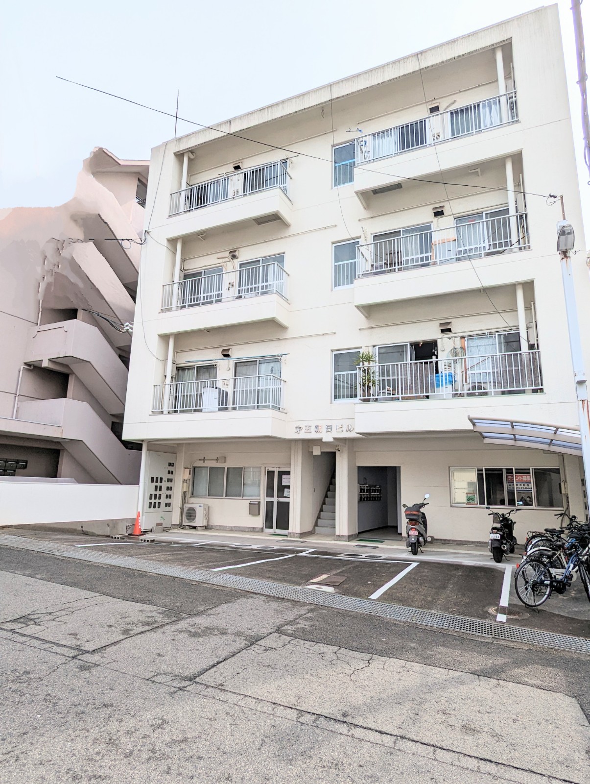 建物外観　東南の角部屋です。朝の心地よい日差しで目が覚めます。