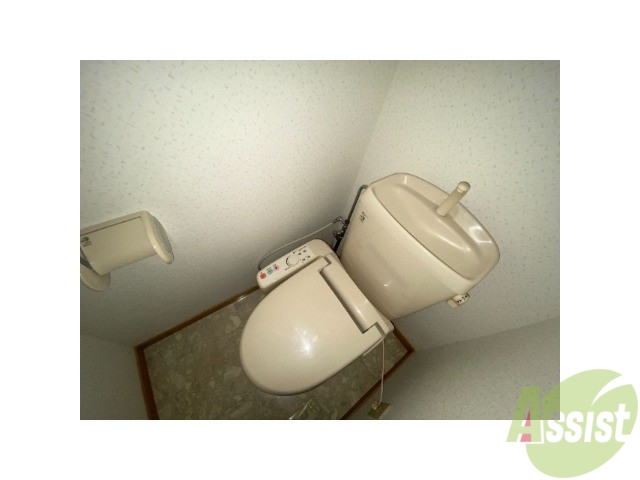 トイレ　トイレはお風呂と別でウォシュレット機能付きです。