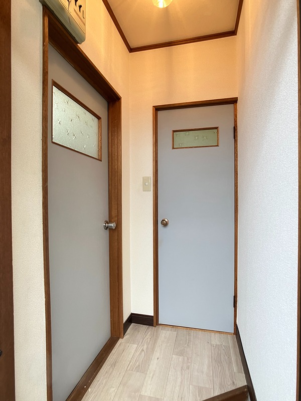 玄関　101号室参照