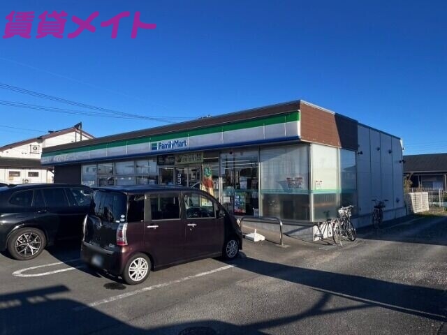 【伊勢市上地町のアパートのコンビニ】